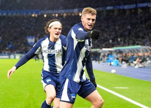 Michael Cuisance Hertha BSC, 10 and Fabian Reese Hertha BSC, 11, at the back cheer after the goal for 1 0 GER, Hertha BSC vs SV Elversberg, Soccer, DFB Pokal, 2nd round, Season 2025 2026, 28 10 2025 DFL REGULATES PROHIBIT ANY USE OF PHOTOGRAPHS AS IMAGE SEQUENCES AND OR QUASI VIDEO GER, Hertha BSC vs SV Elversberg, Football, DFB Pokal, 2nd round, 2025 2026 season, 28 10 2025 Berlin Copyright: xEibner-Pressefoto ScottxColemanx EP_SCN
