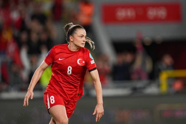Turkiye v Kosovo - UEFA Nations League IZMIR, TURKIYE - OCTOBER 28: Melike Pekel of Turkiye celebrates after score a goal the UEFA Nations League B play-off return match between Turkiye and Kosovo at the Gursel Aksel Stadium in Izmir, Turkiye on October 28, 2025. Lokman Ilhan Anadolu Izmir Turkey. Editorial use only. Please get in touch for any other usage.  Copyright: x2025xAnadoluxLokmanxÄ°lhanx