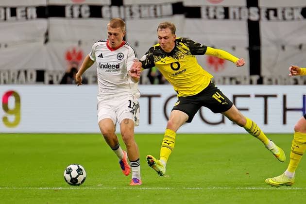 Frankfurt, Germany 28 October 2025 DFB Pokal 2025 2026 Eintracht Frankfurt vs Borussia Dortmund In the picture from left in a duel Rasmus Kristensen Frankfurt vs Maximilian Beier Dortmund DFB regulations prohibit any use of photographs as image sequences and or quasi video Deutsche Bank Park Hessen Copyright: xFotostandx xRacochax