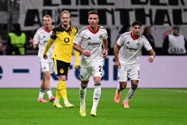 Mario Goetze 27 Eintracht Frankfurt , Eintracht Frankfurt vs Borussia Dortmund, DFB Pokal, 2 Runde, 28 10 2025 DFB regulations prohibit any use of photographs as image sequences and or quasi video Frankfurt Hessen Germany Copyright: xkolbert-press MarcxNiemeyerx