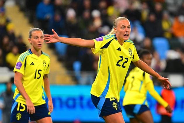 Elma Junttila Nelhage (22 Sweden) and Julia Zigiotti Olme (15 Sweden) during the semi-final of the UEFA Nations League on October 28th 2025 between Sweden and Spain at Gamla Ullevi in Gothenburg, Sweden Copyright: xPeterxSonander SPPx Sportspressphoto_SPR52700