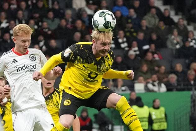 Header Julian Brandt Borussia Dortmund, BVB Frankfurt 28 10 2025 Eintracht Frankfurt vs Borussia Dortmund, Deutsche Bank Park, 2nd round DFB Cup