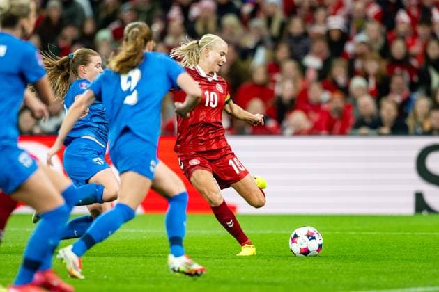 Denmark v Finland, UEFA Nations League Women, Copenhagen, Denmark Copenhagen, Denmark. 28th, October 2025. Pernille Harder (10) of Denmark seen during the UEFA Nations League match between Denmark and Finland at Parken in Copenhagen. Denmark, Copenhagen  Copyright: xGonzalesxPhoto TobiasxJorgensenx