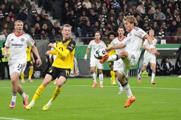Ritsu Doan Eintracht Frankfurt, 20 clears in front of Maximilian Beier Borussia Dortmund, BVB Frankfurt 28 10 2025 Eintracht Frankfurt vs Borussia Dortmund, Deutsche Bank Park, 2nd round DFB Pokal