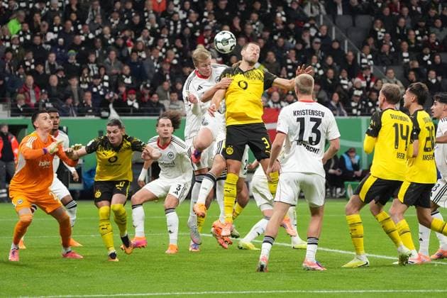 Jonathan Burkhardt Eintracht Frankfurt, 09 clears against Waldemar Anton Borussia Dortmund, BVB Frankfurt 28 10 2025 Eintracht Frankfurt vs Borussia Dortmund, Deutsche Bank Park, 2nd round DFB Cup