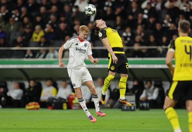 28 10 2025, Football DFB Pokal 2 Round, Eintracht Frankfurt Borussia Dortmund, v l , Hugo Larsson Eintracht Frankfurt , Marcel Sabitzer Borussia Dortmund DFL DFB REGULATIONS PROHIBIT ANY USE OF PHOTOGRAPHS AS IMAGE SEQUENCES AND OR QUASI VIDEO xdcx Copyright: HMBxMedia Claus