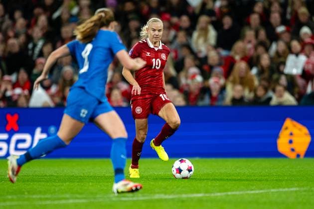 Denmark v Finland, UEFA Nations League Women, Copenhagen, Denmark Copenhagen, Denmark. 28th, October 2025. Pernille Harder (10) of Denmark seen during the UEFA Nations League match between Denmark and Finland at Parken in Copenhagen. Denmark, Copenhagen  Copyright: xGonzalesxPhoto TobiasxJorgensenx