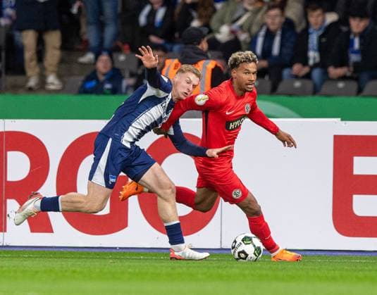 Soccer, Men, Season 2025 2026, DFB Pokal 2 Round , Hertha BSC SV Elversberg, v l Julian Eitschberger Hertha BSC , Bambase Conte Elversberg , 28 10 2025, Copyright: xSebastianxRäppold MatthiasxKochx