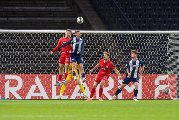 Soccer, Men, Season 2025 2026, DFB Pokal 2 Round , Hertha BSC SV Elversberg, f l Lukas Pinckert Elversberg , Michael Cuisance Hertha BSC , Maximilian Rohr Elversberg , Sebastian Grönning Hertha BSC , 28 10 2025, Copyright: xSebastianxRäppold MatthiasxKochx