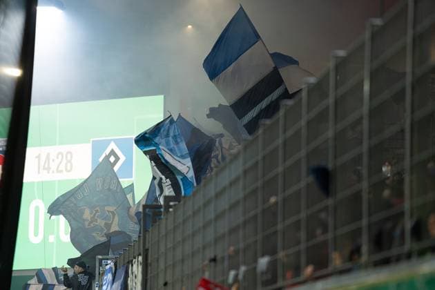 The fans of Hamburger SV wave their flags, GER, 1 FC Heidenheim vs Hamburger SV, Football, DFB Pokal, Season 2025 2026, 28 10 2025, DFB DFL regulations prohibit any use of photographs as image sequences and or quasi video GER, 1 FC Heidenheim vs Hamburger SV, Football, DFB Pokal, Season 2025 2026, 28 10 2025 Heidenheim Copyright: xMichaelxSchmidt Eibner-Pressefotx EP_MST