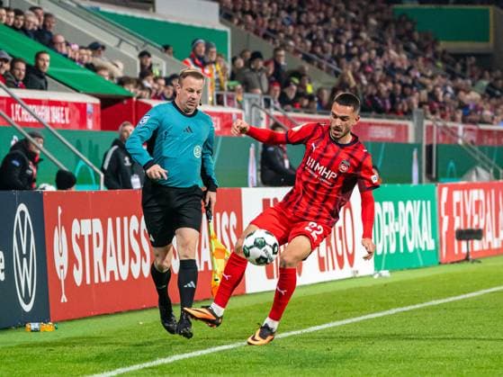 Arijon Ibrahimovic FC Heidenheim, 22 takes the ball, GER, 1 FC Heidenheim vs Hamburger SV, Football, DFB Pokal, Season 2025 2026, 28 10 2025, DFB DFL regulations prohibit any use of photographs as image sequences and or quasi video GER, 1 FC Heidenheim vs Hamburger SV, Football, DFB Pokal, Season 2025 2026, 28 10 2025 Heidenheim Copyright: xMichaelxSchmidt Eibner-Pressefotx EP_MST