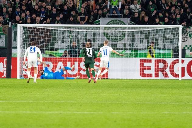 Germany, Football, DFB Cup, 2nd round, 2025 2026, VfL Wolfsburg Holstein Kiel on 28 10 in Wolfsburg Volkswagen Arena Alexander Bernhardsson Holstein Kiel 11 penalties to 0 1 Copyright: xSvenxHeidmannx