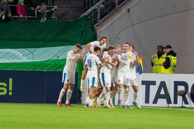 Germany, Football, DFB Cup, 2nd round, 2025 2026, VfL Wolfsburg Holstein Kiel on 28 10 in Wolfsburg Volkswagen Arena Alexander Bernhardsson Holstein Kiel 11 penalties to 0 1 goal celebration Copyright: xSvenxHeidmannx