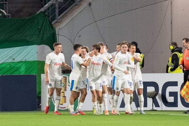 Germany, Football, DFB Cup, 2nd round, 2025 2026, VfL Wolfsburg Holstein Kiel on 28 10 in Wolfsburg Volkswagen Arena Alexander Bernhardsson Holstein Kiel 11 penalties to 0 1 goal celebration Copyright: xSvenxHeidmannx