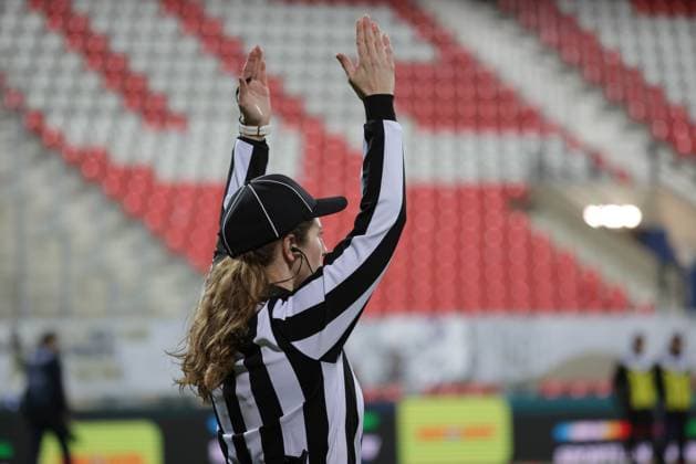 AMERICAN FOOTBALL - IFAF EC, AUT vs FIN KREFELD,GERMANY,28.OCT.25 - AMERICAN FOOTBALL - IFAF European Championship, EM, Europameisterschaft gold medal game, final, Austria vs Finland. Image shows a feature of a referee.  GEPAxpictures xDavidxBitzan