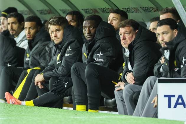 Soccer DFB Pokal Eintracht Frankfurt Borussia Dortmund on 28 10 2025 at Deutsche Bank Park in Frankfurt Serhou Guirassy Dortmund 9 on the bench Bench Substitutes bench MH