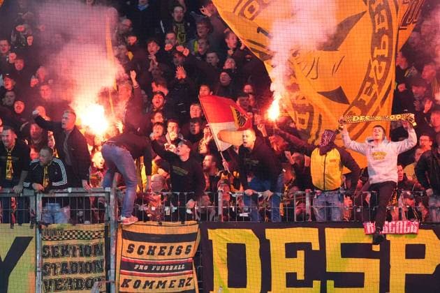 Borussia Dortmund fans burn pyrotechnics Frankfurt 28 10 2025 Eintracht Frankfurt vs Borussia Dortmund, Deutsche Bank Park, 2nd round DFB Pokal