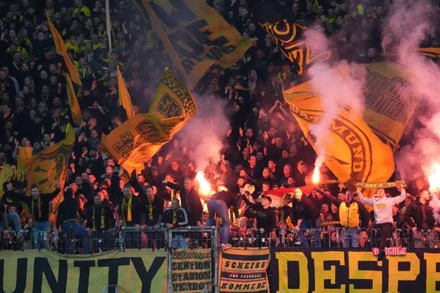 Borussia Dortmund fans burn pyrotechnics Frankfurt 28 10 2025 Eintracht Frankfurt vs Borussia Dortmund, Deutsche Bank Park, 2nd round DFB Pokal