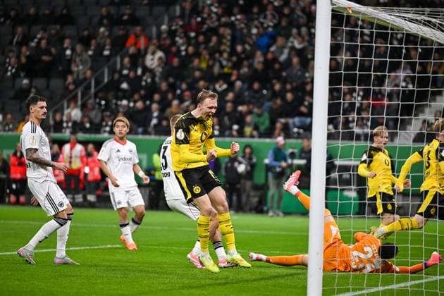 Goal for 1 1 by Julian Brandt Dortmund, 10 not in picture Goal celebration by Maximilian Beier Dortmund, 14 , GER, Eintracht Frankfurt vs Borussia Dortmund Football DFB Pokal, 2nd round, 2025 2026 season, 28 10 2025 DFB regulations prohibit any use of photographs as image sequences and or quasi video GER, Eintracht Frankfurt vs Borussia Dortmund Football DFB Pokal, 2nd round, 2025 2026 season, 28 10 2025 Frankfurt am Main Copyright: xEibner-Pressefoto FlorianxWiegandx EP_FWD