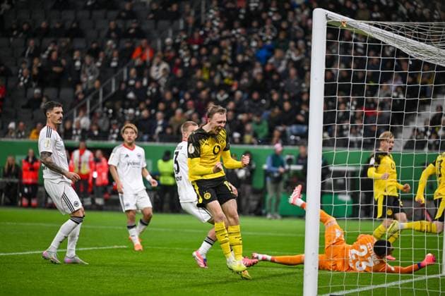 Goal for 1 1 by Julian Brandt Dortmund, 10 not in picture Goal celebration by Maximilian Beier Dortmund, 14 , GER, Eintracht Frankfurt vs Borussia Dortmund Football DFB Pokal, 2nd round, 2025 2026 season, 28 10 2025 DFB regulations prohibit any use of photographs as image sequences and or quasi video GER, Eintracht Frankfurt vs Borussia Dortmund Football DFB Pokal, 2nd round, 2025 2026 season, 28 10 2025 Frankfurt am Main Copyright: xEibner-Pressefoto FlorianxWiegandx EP_FWD