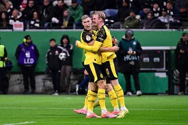 Goal celebration for 1 1 by Julian Brandt 10 Borussia Dortmund , Eintracht Frankfurt vs Borussia Dortmund, DFB Pokal, 2 Runde, 28 10 2025 DFB regulations prohibit any use of photographs as image sequences and or quasi video Frankfurt Hessen Germany Copyright: xkolbert-press MarcxNiemeyerx