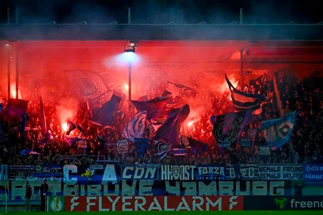 Bengalos, pyrotechnics, pyro, fireworks, fan block, fans, fan curve, flags, flags, atmosphere, atmospheric HSV 1 FC Heidenheim 1846 FCH vs Hamburger SV HSV DFB Pokal Second Round 28 10 2025 DFL REGULATIONS PROHIBIT ANY USE OF PHOTOGRAPHS AS IMAGE SEQUENCES AND OR QUASI VIDEO 1 FC Heidenheim 1846 FCH vs Hamburger SV HSV