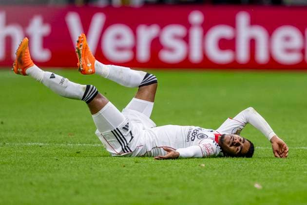 28 10 2025 Football DFB Cup, 2nd round Eintracht Frankfurt Borussia Dortmund at Deutsche Bank Park Ansgar Knauff Eintracht Frankfurt lying on the pitch IMPORTANT NOTE In accordance with the regulations of the DFL and the DFB, it is prohibited to use or have used photographs taken in the stadium and or of the match in the form of sequential images and or video-like photo series Copyright: xDavidxInderliedx