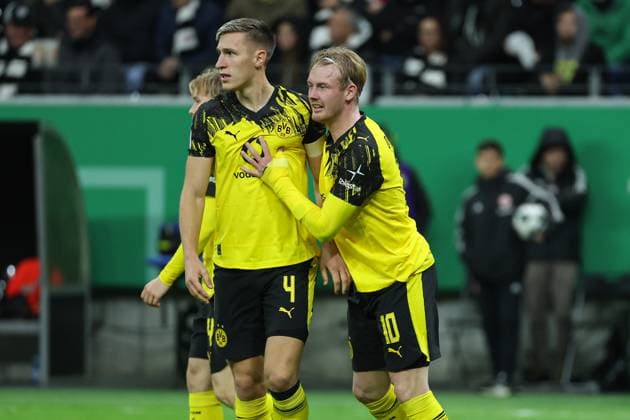 Soccer DFB Pokal Eintracht Frankfurt Borussia Dortmund on 28 10 2025 at Deutsche Bank Park in Frankfurt Cheering, goal celebration, goal scorer Julian Brandt Dortmund 10 celebrates after his goal for 1 to 1 with Nico Schlotterbeck Dortmund 4 MH