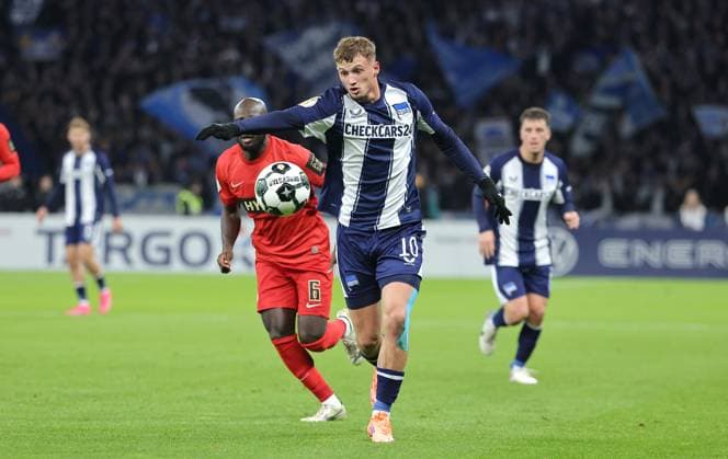 Michael Cuisance on the ball Single image Crop action Sport Football Soccer DFB Pokal 2 Runde Herren Saison 2025 2026 28 10 2025 Hertha BSC Berlin vs SV Elversberg DFL regulations prohibit any use of photographs as image sequences and or quasi video