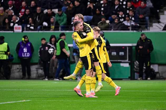 Goal celebration for 1 1 by Julian Brandt 10 Borussia Dortmund , Eintracht Frankfurt vs Borussia Dortmund, DFB Pokal, 2 Runde, 28 10 2025 DFB regulations prohibit any use of photographs as image sequences and or quasi video Frankfurt Hessen Germany Copyright: xkolbert-press MarcxNiemeyerx