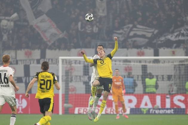 Frankfurt Main, Hesse, Germany, 28 10 2025 Waldstadion Deutsche Bank Park DFB Pokal 2025 2026 Eintracht Frankfurt Borussia Dortmund Robin Koch 4, Eintracht Frankfurt and Maximilian Beier 14, BVB in a header duel Copyright: xdtsxNachrichtenagenturx dts_91117