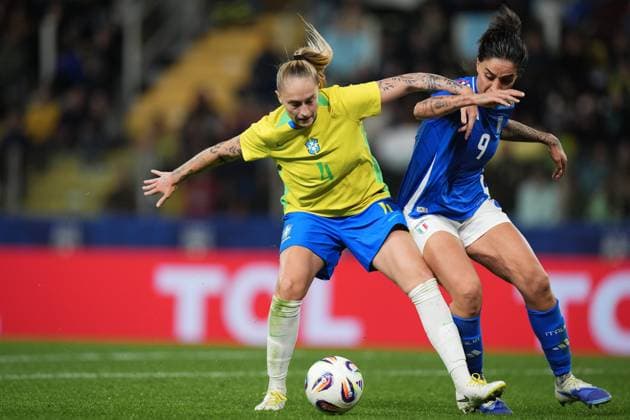 Brazil s Isadora Haas Gehlen fights for the ball with Italy s Martina Piemonte during the International Friendly, Länderspiel, Nationalmannschaft women s soccer match between Italy and Brazil at Ennio Tardini Stadium in Parma, North Italy, Tuesday, October 28, 2025. Soccer  Copyright: xMassimoxPaolone LaPressex
