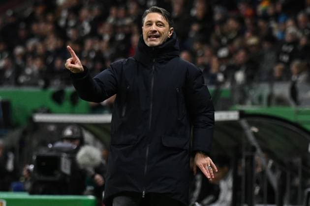 28 10 2025, xpsx, Fußball DFB Pokal 2 Runde, Eintracht Frankfurt Borussia Dortmund v l Trainer Niko Kovac Borussia Dortmund gibt Anweisungen, gestikuliert, mit den Armen gestikulieren gives instructions, gesticulate DFL DFB REGULATIONS PROHIBIT ANY USE OF PHOTOGRAPHS as IMAGE SEQUENCES and or QUASI VIDEO Frankfurt am Main