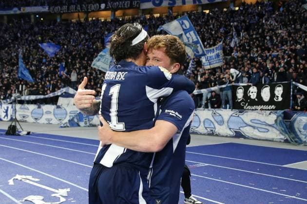 28 10 2025, xmohx, Fußball DFB Pokal 2 Runde, Hertha BSC Berlin SV Elversberg v l Torjubel nach dem Tor zum celebrating the goal celebrate 2 0 durch Sebastian Grönning mit Fabian Reese Hertha BSC Berlin DFL DFB REGULATIONS PROHIBIT ANY USE OF PHOTOGRAPHS as IMAGE SEQUENCES and or QUASI VIDEO Berlin