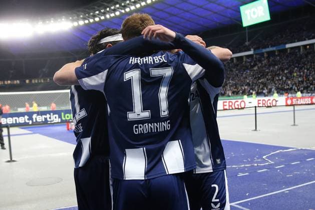 28 10 2025, xmohx, Fußball DFB Pokal 2 Runde, Hertha BSC Berlin SV Elversberg v l Torjubel nach dem Tor zum celebrating the goal celebrate 2 0 durch Sebastian Grönning mit Fabian Reese Hertha BSC Berlin DFL DFB REGULATIONS PROHIBIT ANY USE OF PHOTOGRAPHS as IMAGE SEQUENCES and or QUASI VIDEO Berlin