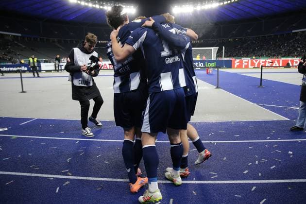 28 10 2025, xmohx, Fußball DFB Pokal 2 Runde, Hertha BSC Berlin SV Elversberg v l Torjubel nach dem Tor zum celebrating the goal celebrate 2 0 durch Sebastian Grönning mit Fabian Reese Hertha BSC Berlin DFL DFB REGULATIONS PROHIBIT ANY USE OF PHOTOGRAPHS as IMAGE SEQUENCES and or QUASI VIDEO Berlin