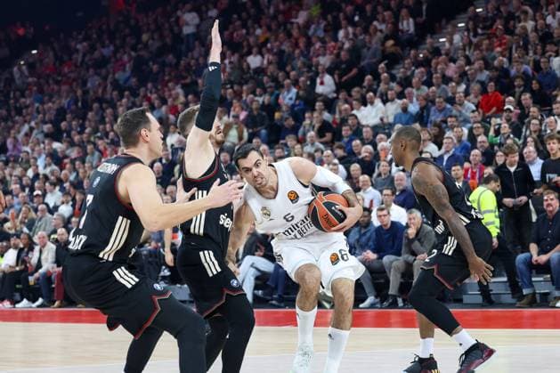 Alberto Abalde Real Madrid, 06 with Andreas Obst FC Bayern Basketball, 13 and Johannes Voigtmann FC Bayern Basketball, 07 , with Isiaha Mike FC Bayern Basketball, 22 , GER, FC Bayern Basketball vs Real Madrid, Basketball, Euroleague, Matchday 7, Season 2025 2026, 28 10 2025, GER, FC Bayern Basketball vs Real Madrid, Basketball, Euroleague, Matchday 7, Season 2025 2026, 28 10 2025 Munich Copyright: xEibner-Pressefoto JennixMaulx EP_JML