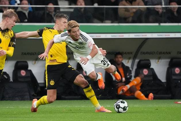 Nico Schlotterbeck Borussia Dortmund, BVB fouls Ritsu Doan Eintracht Frankfurt, 20 Frankfurt 28 10 2025 Eintracht Frankfurt vs Borussia Dortmund, Deutsche Bank Park, 2nd round DFB Pokal