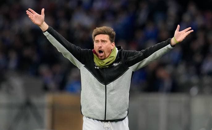 Vincent Wagner SV Elversberg, Head coach reacts to a match scene GER, Hertha BSC vs SV Elversberg, Football, DFB Pokal, 2nd round, 2025 2026 season, 28 10 2025 DFL REGULATIONS PROHIBIT ANY USE OF PHOTOGRAPHS AS IMAGE SEQUENCES AND OR QUASI VIDEO GER, Hertha BSC vs SV Elversberg, Football, DFB Pokal, 2nd round, 2025 2026 season, 28 10 2025 Berlin Copyright: xEibner-Pressefoto ScottxColemanx EP_SCN