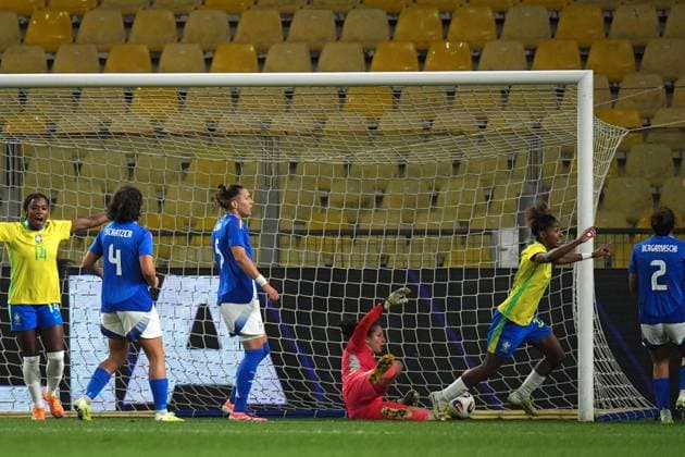 Brazil s Luany Vitoria Da Silva Rosa celebrates after scoring the 0-1 goal for his team during the International Friendly, Länderspiel, Nationalmannschaft women s soccer match between Italy and Brazil at Ennio Tardini Stadium in Parma, North Italy, Tuesday, October 28, 2025. Soccer  Copyright: xMassimoxPaolone LaPressex