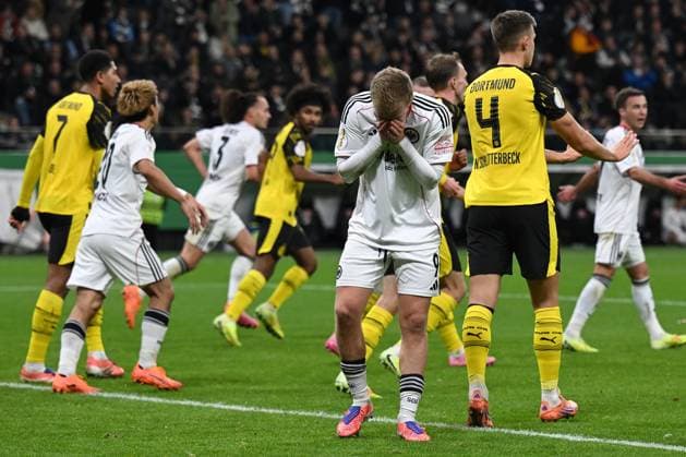28 10 2025, xpsx, Fußball DFB Pokal 2 Runde, Eintracht Frankfurt Borussia Dortmund v l Jonathan Jonny Burkardt Eintracht Frankfurt Disappointed, sad, frustrated DFL DFB REGULATIONS PROHIBIT ANY USE OF PHOTOGRAPHS as IMAGE SEQUENCES and or QUASI VIDEO Frankfurt am Main