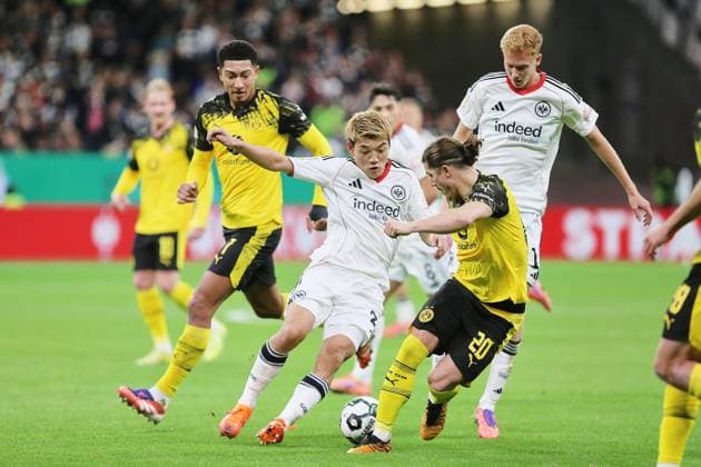 Frankfurt Main, Hesse, Germany, 28 10 2025 Waldstadion Deutsche Bank Park DFB Pokal 2025 2026 Eintracht Frankfurt Borussia Dortmund Duel of the 20s Ritsu Doan 20, Eintracht Frankfurt and Marcel Sabitzer 20, BVB , behind them Jobe Bellingham 7, BVB and Hugo Larsson 16, Eintracht Frankfurt Copyright: xdtsxNachrichtenagenturx dts_91119