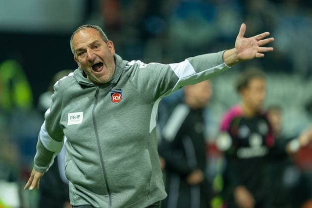 Frank Schmidt FC Heidenheim, Head Coach , negative emotions, gesture, gesticulated, GER, 1 FC Heidenheim vs Hamburger SV, Football, DFB Pokal, 2 Round, Season 2025 2026, 28 10 2025, DFL DFB REGULATES PROHIBIT ANY USE OF PHOTOGRAPHS AS IMAGE SEQUENCES AND OR QUASI VIDEO, GER, 1 FC Heidenheim vs Hamburger SV, Football, DFB Cup, 2nd round, 2025 2026 season, 28 10 2025 Heidenheim Copyright: xEibner-Pressefotox EP_EER