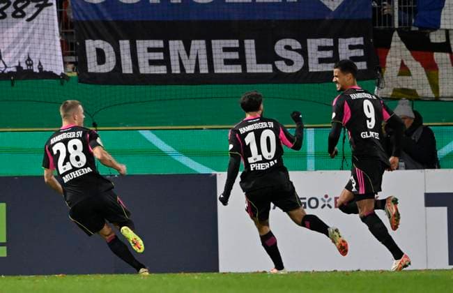 GOAL for 0 1 Robert Glatzel Hamburger SV HSV 09 Goal celebration Miro Muheim Hamburger SV HSV 28 Immanuel Pherai Hamburger SV HSV 10 1 FC Heidenheim 1846 FCH vs Hamburger SV HSV DFB Pokal Second Round 28 10 2025 DFL REGULATIONS PROHIBIT ANY USE OF PHOTOGRAPHS AS IMAGE SEQUENCES AND OR QUASI VIDEO 1 FC Heidenheim 1846 FCH vs Hamburger SV HSV
