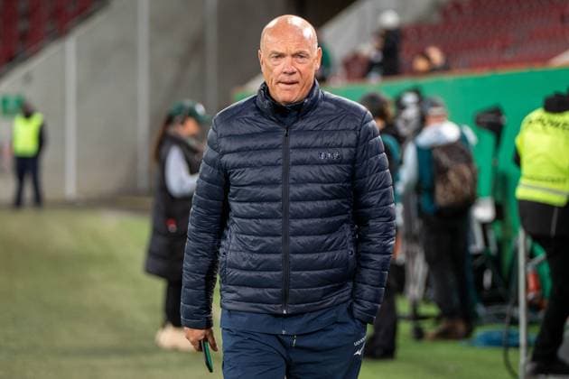 Uwe Rösler VfL Bochum, Coach , GER, FC Augsburg vs VfL Bochum, Football, DFB Pokal, 2 Round, Season 2025 2026, 28 10 2025, DFL REGULATES PROHIBIT ANY USE OF PHOTOGRAPHS AS IMAGE SEQUENCES AND OR QUASI VIDEO, GER, FC Augsburg vs VfL Bochum, Football, DFB Pokal, 2 Round, Season 2025 2026, 28 10 2025, Augsburg Copyright: xEibner-Pressefoto EdwardxCheungx EP_ECG