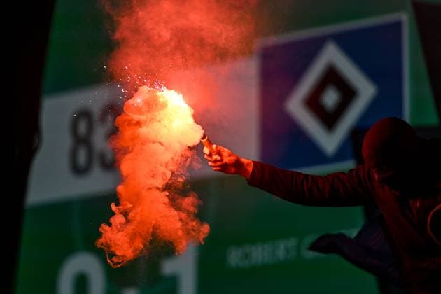 GER, DFB Pokal, 1 FC Heidenheim vs Hamburger SV 28 10 2025, Voith Arena, Heidenheim, GER, DFB Pokal, 1 FC Heidenheim vs Hamburger SV, in the picture Hamburger goal celebration after goal to 0 1, Bengalos in the fan block nordphotoxGmbHx xHafner nph00200