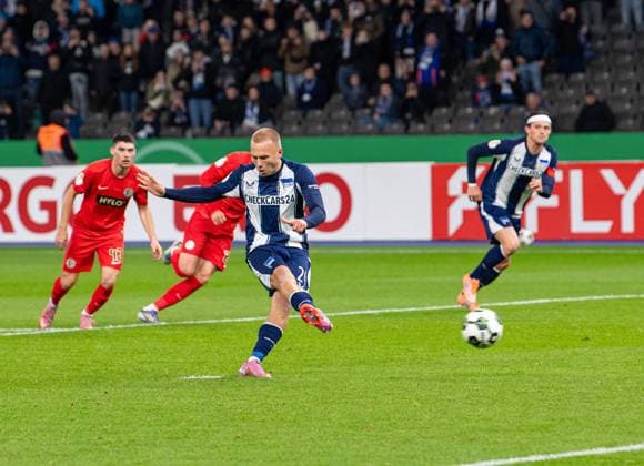 Soccer, Men, Season 2025 2026, DFB Pokal 2 Round , Hertha BSC SV Elversberg, Jon Dagur Thorsteinsson Hertha BSC , Cheering after scoring 3 0, 28 10 2025, Copyright: xSebastianxRäppold MatthiasxKochx