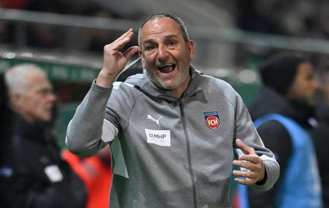 Coach Coach Frank Schmidt 1 FC Heidenheim 1846 FCH on the sidelines Gesture Gesture 1 FC Heidenheim 1846 FCH vs Hamburger SV HSV DFB Pokal Second Round 28 10 2025 DFL REGULATIONS PROHIBIT ANY USE OF PHOTOGRAPHS AS IMAGE SEQUENCES AND OR QUASI VIDEO 1 FC Heidenheim 1846 FCH vs Hamburger SV HSV