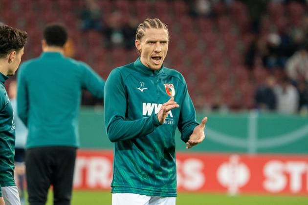Kristijan Jakic FC Augsburg, 17 , Warm Up, GER, FC Augsburg vs VfL Bochum, Football, DFB Pokal, 2 Round, Season 2025 2026, 28 10 2025, DFL REGULATES PROHIBIT ANY USE OF PHOTOGRAPHS AS IMAGE SEQUENCES AND OR QUASI VIDEO, GER, FC Augsburg vs VfL Bochum, Football, DFB Pokal, 2 Round, Season 2025 2026, 28 10 2025, Augsburg Copyright: xEibner-Pressefoto EdwardxCheungx EP_ECG