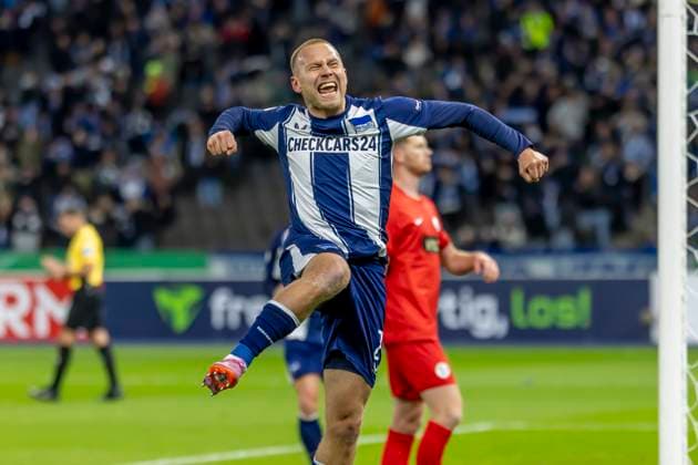 Berlin, Germany 28 October 2025 DFB Pokal 2025 2026 Hertha BSC Berlin vs SV Elversberg In the picture Jon Dagur orsteinsson Hertha cheers after his goal for 3 0 DFB regulations prohibit any use of photographs as image sequences and or quasi video Olympiastadion Berlin Copyright: xFotostandx xSchäferx